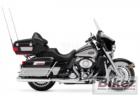 2011 Harley-Davidson FLHTCU Ultra Classic Electra Glide photo